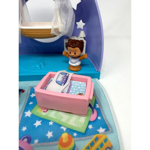 Fisher-Price Little People Cuddle & Play Nursery Two Babies Crib Walker - Picture 5 of 7